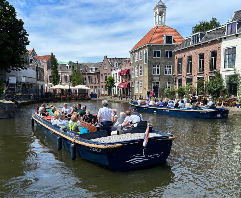 Rondvaarten fluisterboot door jarig Schiedam
